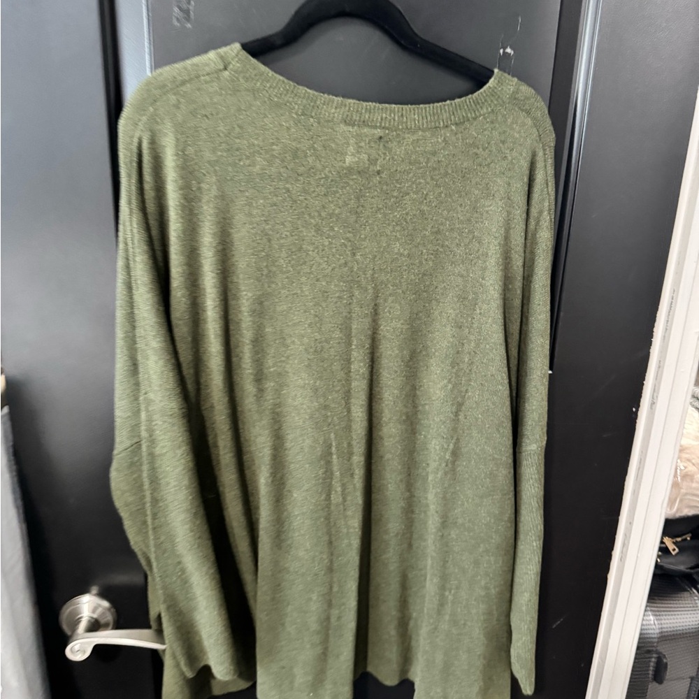 GAP Women's Sweater in Forest Green